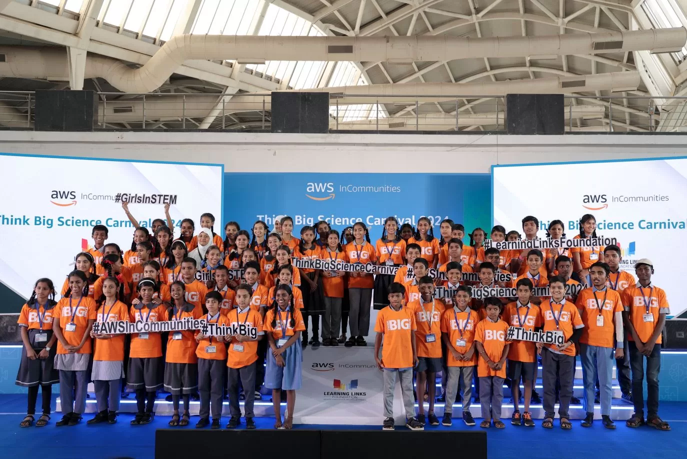 Students-at-the-AWS-Think-Big-Science-Carnival-2.jpg