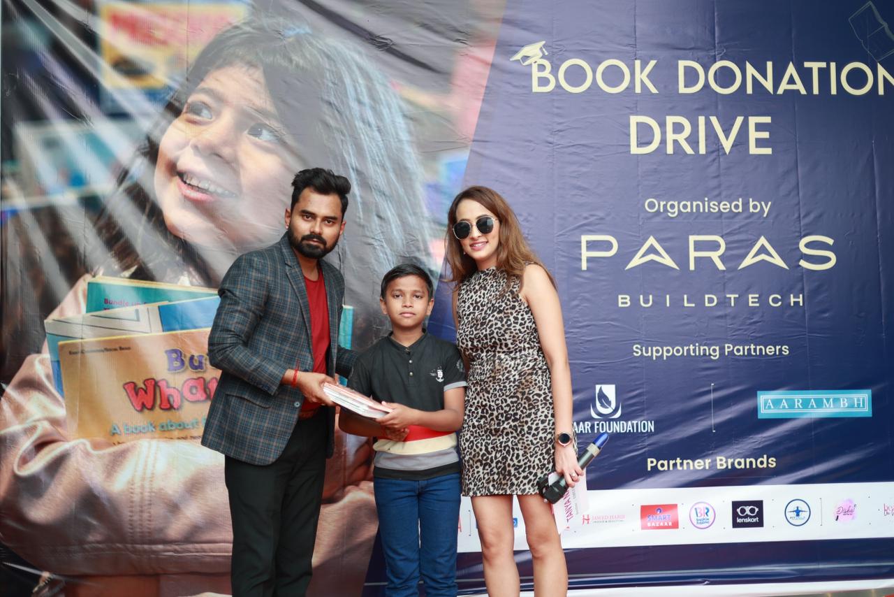 Book-Donation-at-Paras-One33-Noida-.jpg